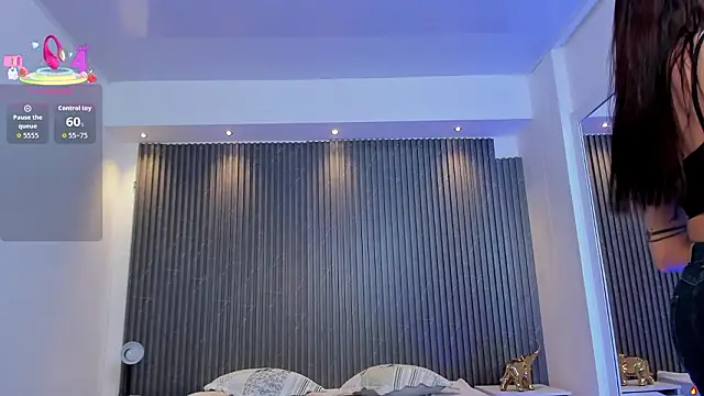 charlottewhitte online show from 02.19.26