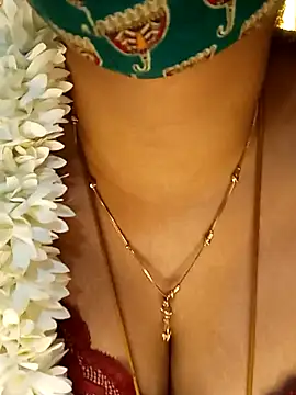 Snapshot of tuttifrutti17 chatting on 01.17.25 tuttifrutti17 online show from 01.17.25