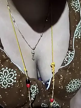 Snapshot of tuttifrutti17 chatting on 11.18.25 tuttifrutti17 online show from 11.18.25