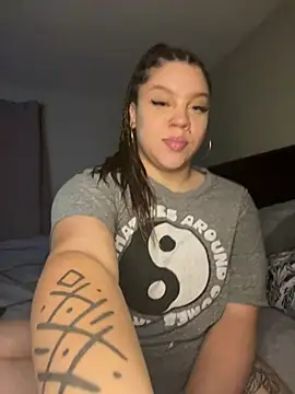 QueenNuttCollector online show from 01.07.25