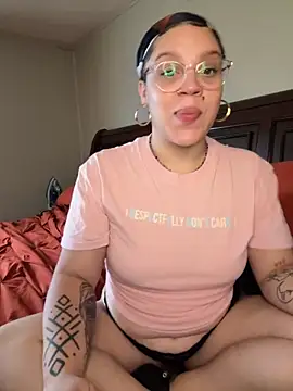 QueenNuttCollector online show from 09.10.25