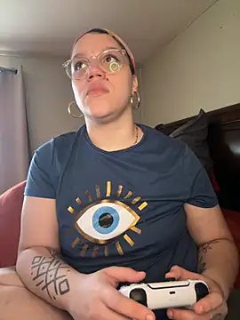 QueenNuttCollector online show from 09.24.25