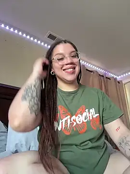 QueenNuttCollector online show from 12.18.25