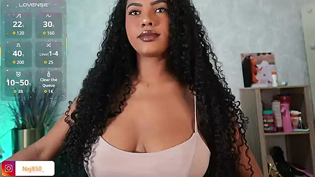 HOTBLACKANDWHITE2 online show from 03.31.26