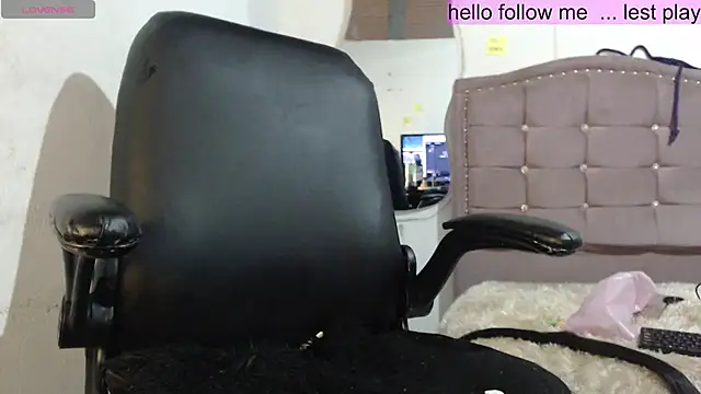 Snapshot of toxxxic_cams chatting on 01.06.25 toxxxic cams online show from 01.06.25