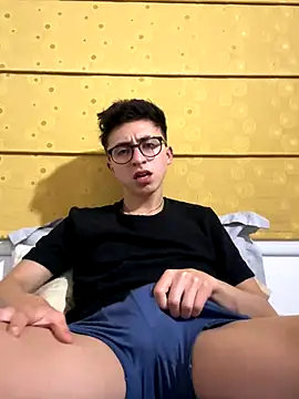 Snapshot of CamiRojas_boy chatting on 09.13.25 CamiRojas boy online show from 09.13.25