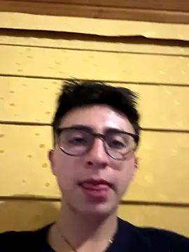 Snapshot of CamiRojas_boy chatting on 09.15.25 CamiRojas boy online show from 09.15.25