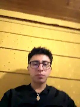 Snapshot of CamiRojas_boy chatting on 09.23.25 CamiRojas boy online show from 09.23.25