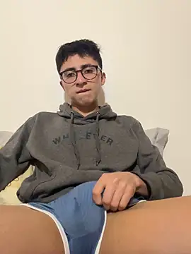 Snapshot of CamiRojas_boy chatting on 10.10.25 CamiRojas boy online show from 10.10.25