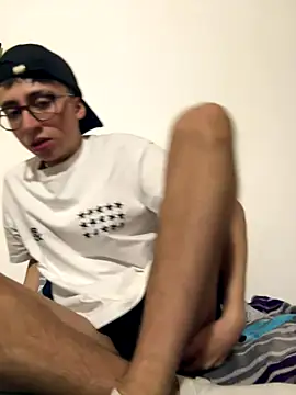 Snapshot of CamiRojas_boy chatting on 10.20.25 CamiRojas boy online show from 10.20.25