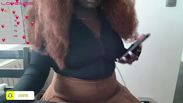 Snapshot of Thepanthera chatting on 12.15.24 Thepanthera online show from 12.15.24