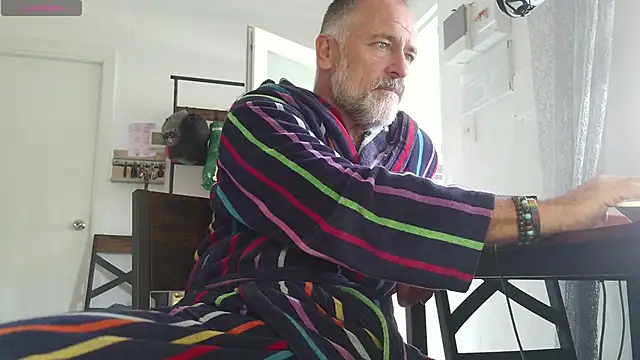 Snapshot of DaddybearVLC chatting on 11.01.25 DaddybearVLC online show from 11.01.25