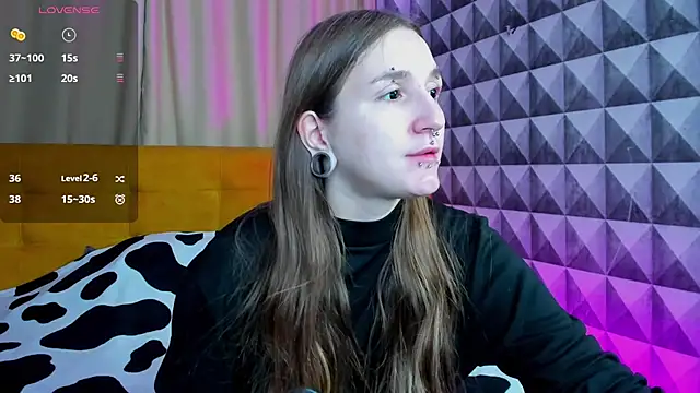 Snapshot of Pink_diablo chatting on 10.17.25 Pink diablo online show from 10.17.25