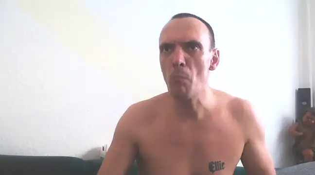 Snapshot of Penispumper81 chatting on 03.05.25 Penispumper81 online show from 03.05.25