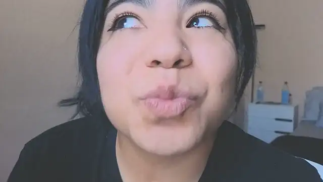 kimmiakiss22 online show from 03.20.25