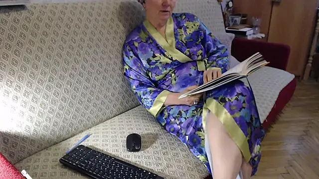 Snapshot of zarinafonliberman chatting on 02.11.25 zarinafonliberman online show from 02.11.25