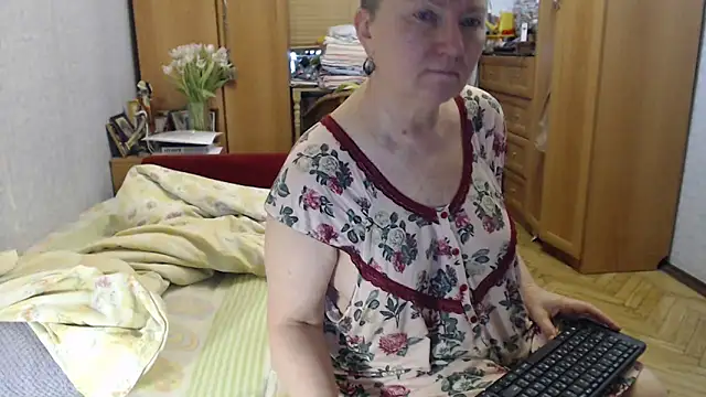 Snapshot of zarinafonliberman chatting on 03.18.25 zarinafonliberman online show from 03.18.25