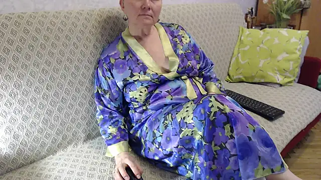 Snapshot of zarinafonliberman chatting on 03.18.25 zarinafonliberman online show from 03.18.25
