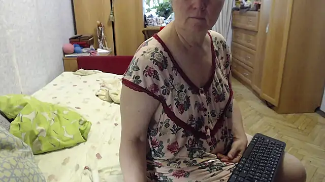 Snapshot of zarinafonliberman chatting on 09.18.25 zarinafonliberman online show from 09.18.25