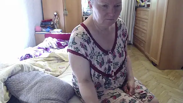 Snapshot of zarinafonliberman chatting on 09.29.25 zarinafonliberman online show from 09.29.25