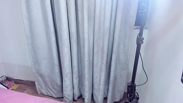 xhinata hyugax online show from 10.03.25