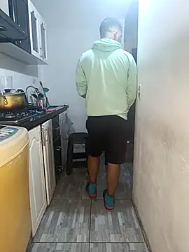 Snapshot of catire2323 chatting on 11.16.25 catire2323 online show from 11.16.25