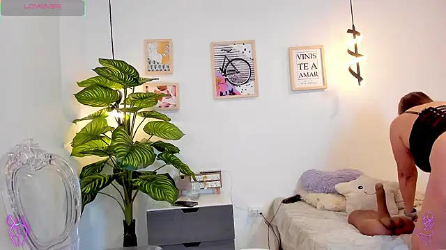 Snapshot of Rachel__Lang chatting on 11.10.25 Rachel Lang online show from 11.10.25