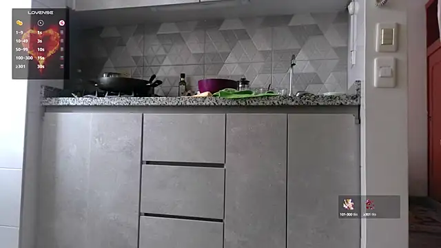 mini kunis online show from 12.13.24