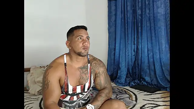 Snapshot of lover_1994 chatting on 01.22.25 lover 1994 online show from 01.22.25