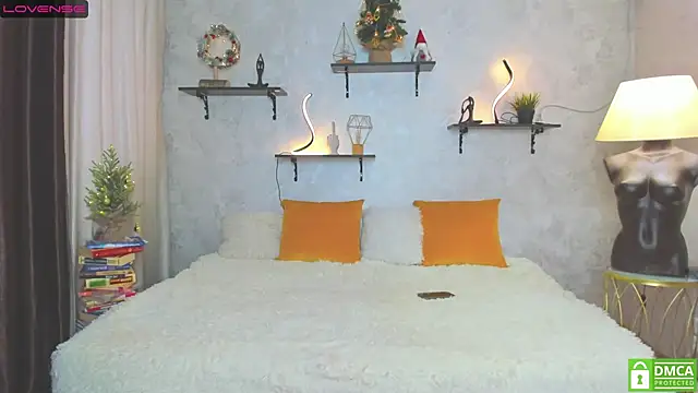 Snapshot of StripBianka chatting on 12.18.24 StripBianka online show from 12.18.24