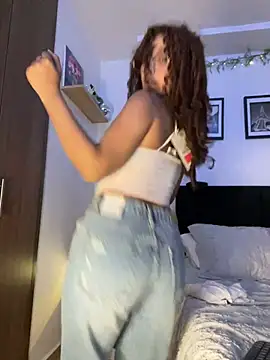 Snapshot of crystal_bunny7 chatting on 02.11.25 crystal bunny7 online show from 02.11.25