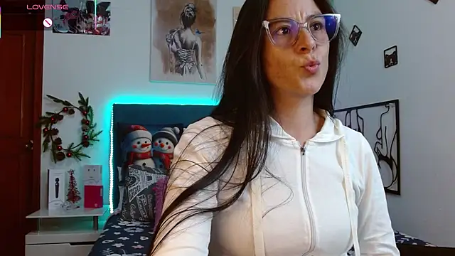 Snapshot of antonella_sweet33 chatting on 12.19.25 antonella sweet33 online show from 12.19.25