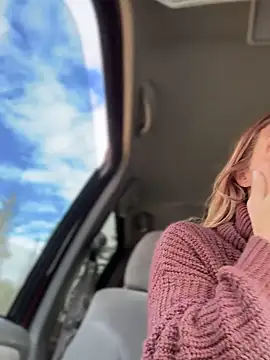 Snapshot of GoldenFlameGoddess chatting on 10.03.25 GoldenFlameGoddess online show from 10.03.25