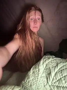 Snapshot of GoldenFlameGoddess chatting on 11.04.25 GoldenFlameGoddess online show from 11.04.25