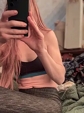 Snapshot of GoldenFlameGoddess chatting on 11.22.25 GoldenFlameGoddess online show from 11.22.25