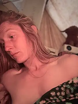 Snapshot of GoldenFlameGoddess chatting on 11.25.25 GoldenFlameGoddess online show from 11.25.25