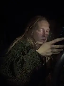 Snapshot of GoldenFlameGoddess chatting on 11.26.25 GoldenFlameGoddess online show from 11.26.25