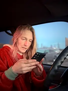 Snapshot of GoldenFlameGoddess chatting on 12.01.25 GoldenFlameGoddess online show from 12.01.25