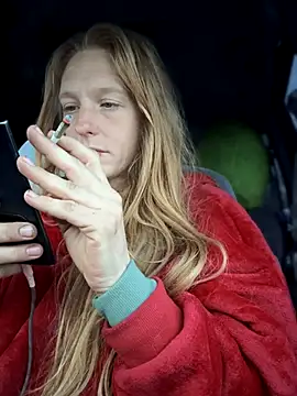 Snapshot of GoldenFlameGoddess chatting on 12.04.25 GoldenFlameGoddess online show from 12.04.25