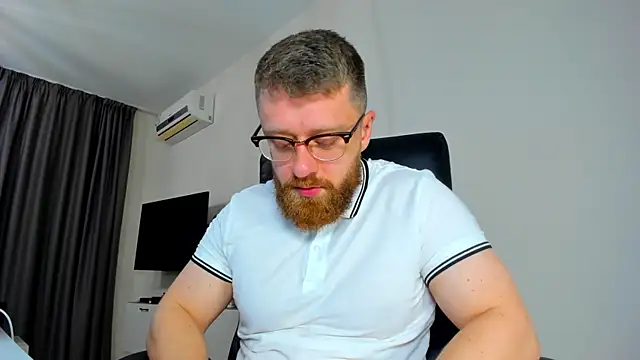 Snapshot of Findom_guy chatting on 04.19.26 Findom guy online show from 04.19.26