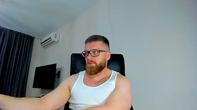 Snapshot of Findom_guy chatting on 04.28.26 Findom guy online show from 04.28.26