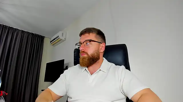 Snapshot of Findom_guy chatting on 05.11.26 Findom guy online show from 05.11.26