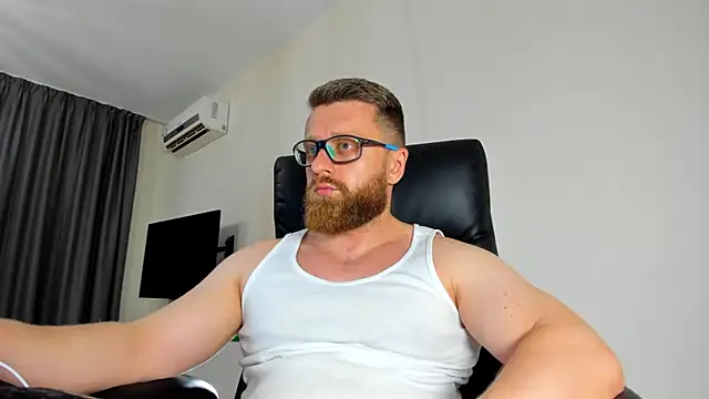 Snapshot of Findom_guy chatting on 05.28.26 Findom guy online show from 05.28.26