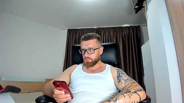 Snapshot of Findom_guy chatting on 07.13.26 Findom guy online show from 07.13.26