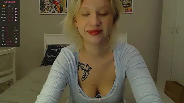 Snapshot of amelia_lye chatting on 03.10.25 amelia lye online show from 03.10.25