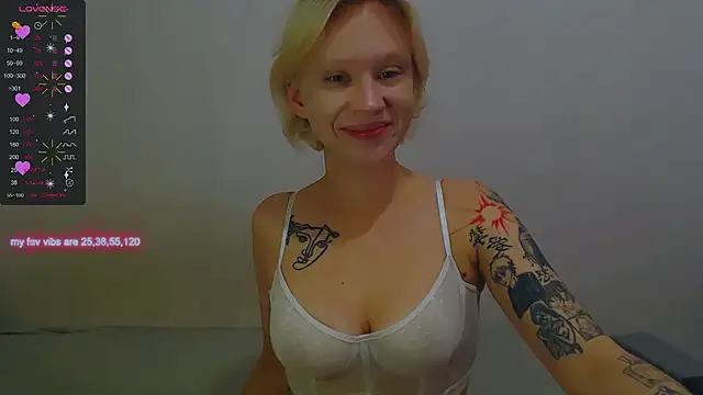 Snapshot of amelia_lye chatting on 09.13.25 amelia lye online show from 09.13.25