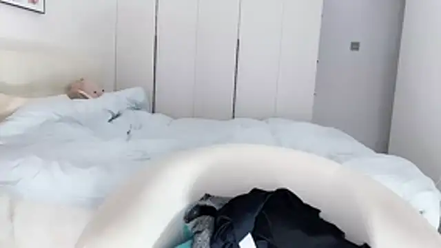 Snapshot of MIa59 chatting on 12.02.25 MIa59 online show from 12.02.25