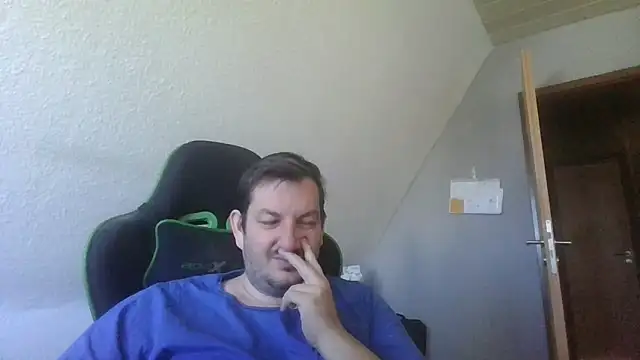 Snapshot of Golffahrer1982 chatting on 09.23.25 Golffahrer1982 online show from 09.23.25