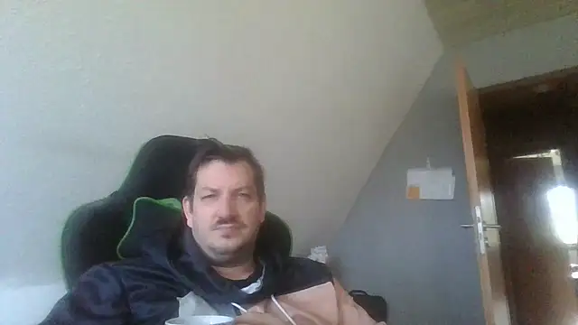 Snapshot of Golffahrer1982 chatting on 09.25.25 Golffahrer1982 online show from 09.25.25