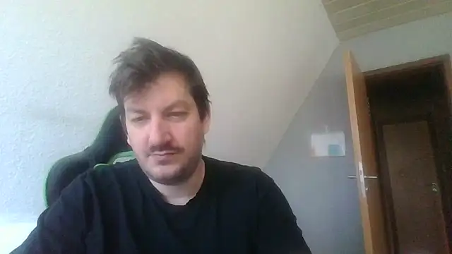 Snapshot of Golffahrer1982 chatting on 10.29.25 Golffahrer1982 online show from 10.29.25